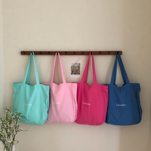 Bunte Canvas-Einkaufstaschen mit Camellia-Aufdruck in Grün, Rosa, Pink und Blau