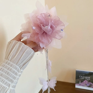 Elegante molletta per capelli a fiore rosa in pizzo con nappe a farfalla e strass