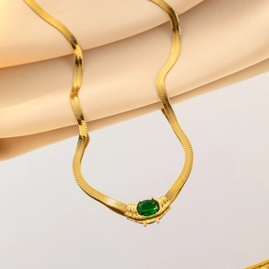 French vintage gold snake chain necklace featuring an oval emerald green gemstone pendant