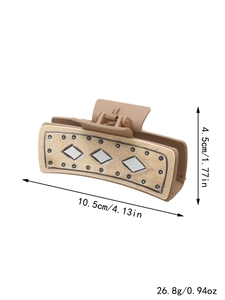 Detailed specs for 10.5cm beige leather hair claw with retro diamond patterns