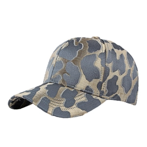 Fashionable leopard print jacquard baseball cap with a curved brim for sun protection