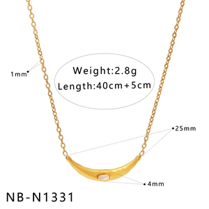 Dettagli della collana con pendente a luna e misure, lunghezza 40cm+5cm, peso 2,8g