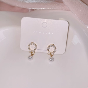Elegant 925 silver needle pearl bow earrings with sparkling rhinestone flower wreath design