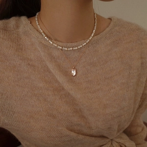Elegant S925 silver gold-plated double-layer necklace with shell pendant on a model