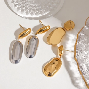 Pendientes de gota minimalistas en acero inoxidable bicolor con acabado pulido fino