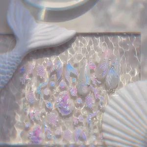 Macro des autocollants 3D MS 799 sirène avec des détails de coquillages irisés et perles