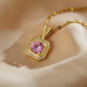 Square pink gemstone necklace in gold-plated steel with sparkling crystal halo