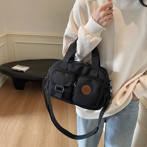 Modische schwarze Nylon-Handtasche mit vielen Taschen und verstellbarem Schultergurt