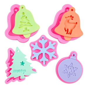 Set de 5 moules en silicone de Noël avec rennes, flocons de neige et motifs de sapins