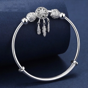 Bracciale regolabile acchiappasogni in argento con perline e ciondolo piuma