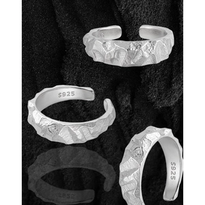 Minimalist S925 sterling silver open ring with unique hammered rock texture for unisex