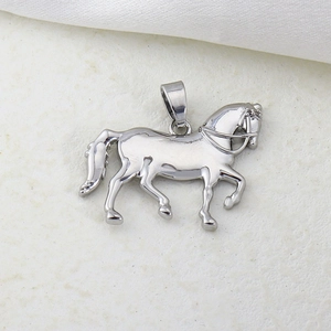 Polished silver horse pendant with intricate saddle details for hip hop style necklaces