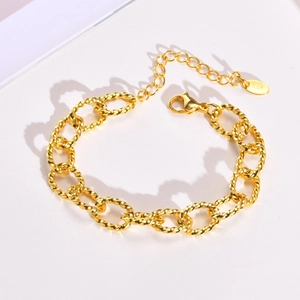 Polished 18K gold-plated twisted rope chain bracelet with lobster clasp and extension
