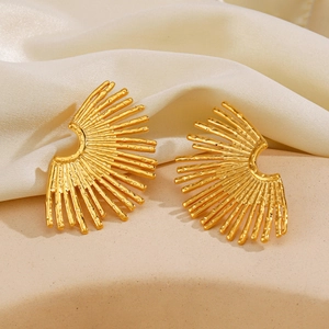 Fashion 18K Gold Plated Stainless Steel Fan Shape Earrings For Women Exaggerated Sunburst Radial Texture Studs Jewelry