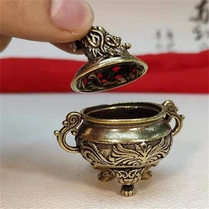 Brûleur d'encens antique en laiton avec trépied et couvercle sculpté au motif de phénix