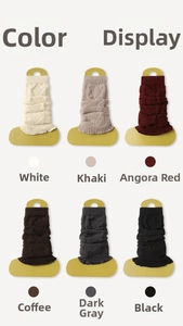 Détail de jambières en maille torsadée en six couleurs avec bordures à volants décoratifs