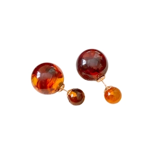 Retro resin double-sided sphere stud earrings in amber brown with gold-plated silver pins
