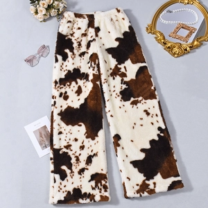 Pantalon en polaire à motif vache marron et blanc avec accessoires de mode élégants
