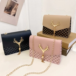 Fashionable quilted chain crossbody bag for women with deer head buckle and tassel charm