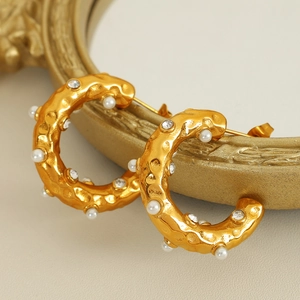 18K gold-plated stainless steel C-shape earrings with pearls and crystals