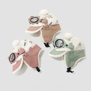 Warmer Kinderfliegermütze mit Schutzbrille und Ohrenklappen in Braun Rosa und Grün