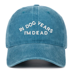 Casquette de baseball en coton bleu délavé avec broderie I'M DEAD blanche sur fond blanc