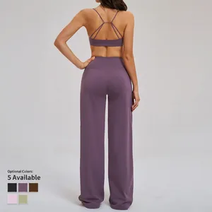 Ensemble de yoga violet pour femmes avec brassière dos croisé et pantalon large brossé