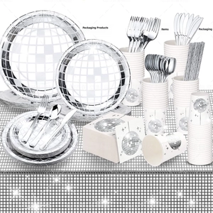 Ensemble détaillé de vaisselle de fête disco argentée avec assiettes, tasses et couverts