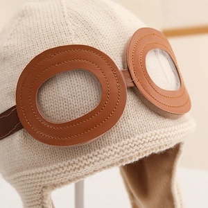 Winter Strickmütze für Kinder mit Ohrenklappen und Fliegerbrille in Beige