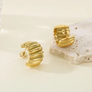 Elegant 18k gold plated stainless steel C-shape ridged chunky hoop earrings for women