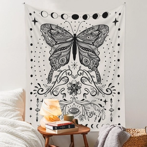 Detail eines böhmischen Schmetterlingsteppichs mit Mondphasen im Schlafzimmer