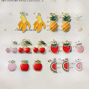 Bunte Emaille-Fruchtanhänger wie Erdbeere und Banane für DIY-Schmuckherstellung und Ohrringe