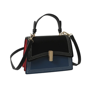 Sac à bandoulière en cuir PU tricolore avec fermoir en métal doré et poignée