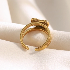 Bague cœur plaquée or 18 carats avec texture martelée et anneau ajustable ouvert