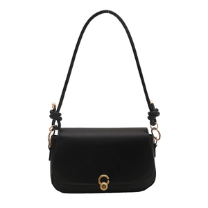 Minimalistische schwarze Leder-Satteltasche für Damen mit goldener M-Schnalle und Schultergurt