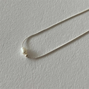 Elegant 925 sterling silver necklace featuring a minimalist pearl and polished silver bead