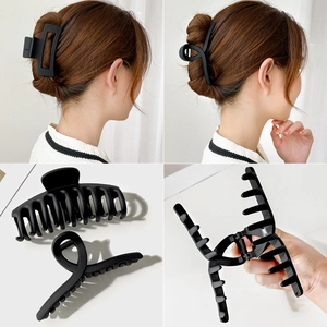 Lot de pinces à cheveux noir mat pour queue de cheval haute avec designs rectangulaire et infini