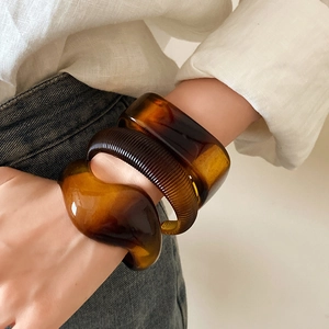Three-piece amber resin bangle set with textured and irregular retro French design