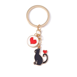 Creative gold keychain with white heart disc and black cat pendant for backpacks