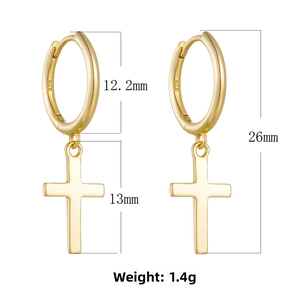 Détail des boucles d'oreilles croix en argent S925 avec dimensions et spécifications
