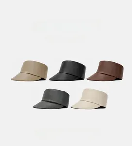 Flache PU-Leder-Reitermützen in den Farben Schwarz Braun Grau und Beige erhältlich