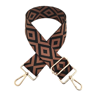 Detail of the 5cm wide woven shoulder strap with black-brown geometric diamond patterns