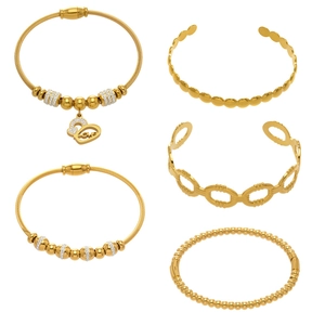 Lot de cinq bracelets en acier inoxydable plaqué or PVD avec perles en zircon et coeur love