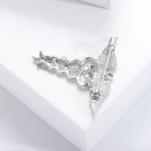 Detail view of the silver vintage snake brooch showing the metal mesh texture and pin clasp