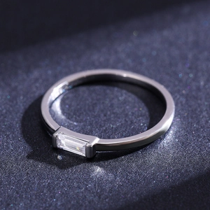 Elegant s925 silver ring featuring emerald cut zircon on a textured dark background