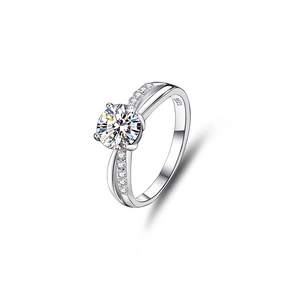 Classic S925 sterling silver four-prong moissanite ring with elegant twisted band detail