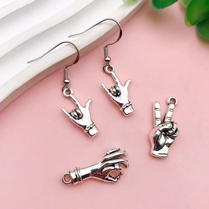 Ciondoli gesti delle mani in argento antico per gioielli fai-da-te con segni ILY e OK