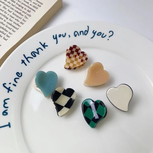 Set of 6 minimalist acetate heart hair claws in mixed colors and checkerboard patterns