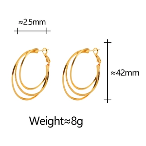 Detailed size parameters of 42mm triple hoop gold earrings with textured finish