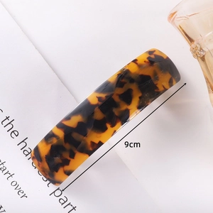 9cm tortoise shell acetate hair clip with elegant yellow and black checkered pattern